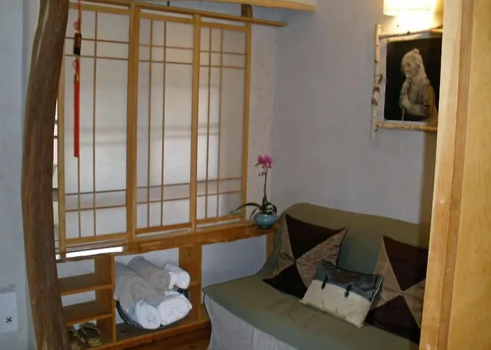 Les Artistes Inn